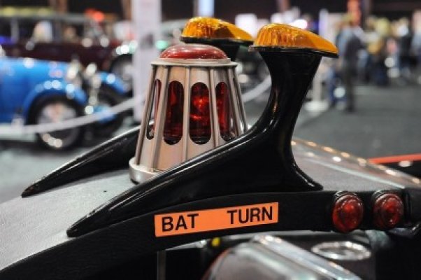 Batmobilul original, vândut cu aproape cinci milioane de dolari - Galerie foto!